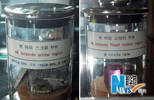 5月20日，在韓國首爾國防部會議室里展示著說明“天安”號沉沒原因的物件。當(dāng)日，韓國“天安”號軍民聯(lián)合調(diào)查團公布正式調(diào)查結(jié)果稱，綜合各種證據(jù)來看，韓國海軍的“天安”號警戒艦是遭受朝鮮小型潛水艇發(fā)射的魚雷攻擊而沉沒的。新華社/聯(lián)合通訊社