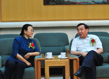 中宣部副部長(zhǎng)，中央外宣辦、國(guó)務(wù)院新聞辦主任王晨同志(右)人民日?qǐng)?bào)社副總編輯馬利同志