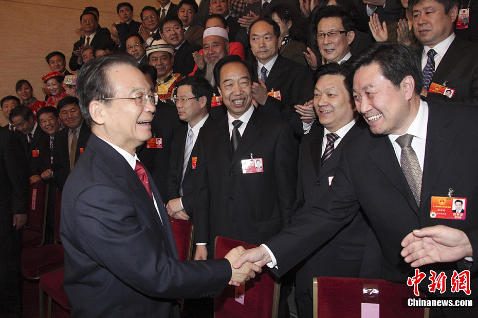 兩會現(xiàn)場：溫家寶再次與甘肅代表審議報告