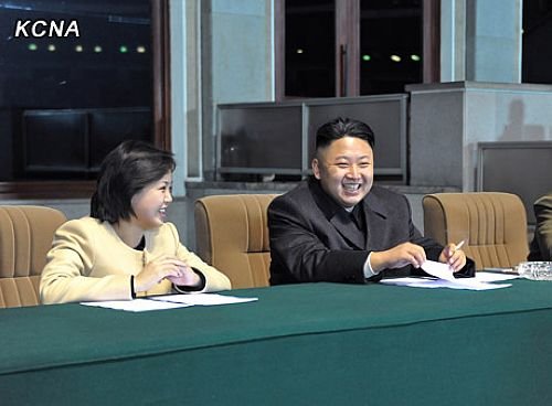 朝鮮最高領(lǐng)導(dǎo)人金正恩10月29日攜夫人李雪主兩次公開亮相。資料圖