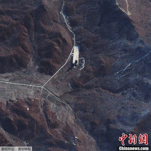 當(dāng)?shù)貢r(shí)間12月1日，朝鮮宇宙空間技術(shù)委員會發(fā)言人說，朝鮮將于本月10日至22日間發(fā)射衛(wèi)星。圖為國外媒體近日公布的俯瞰朝鮮衛(wèi)星發(fā)射場照片。