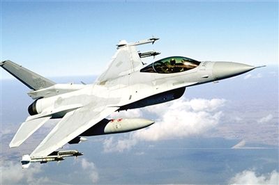 韓軍KF-16戰(zhàn)斗機 可執(zhí)行空中監(jiān)控和打擊，若與F-15K戰(zhàn)斗機進行巡邏飛行，每天至少花18萬美元。