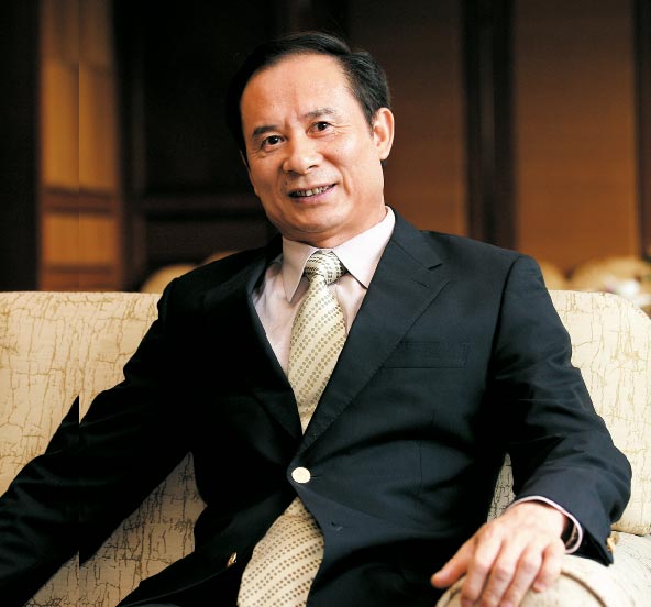 全國(guó)政協(xié)委員、星河灣董事長(zhǎng)黃文仔有此一說(shuō)，稱調(diào)控房?jī)r(jià)要從調(diào)控地價(jià)開(kāi)始