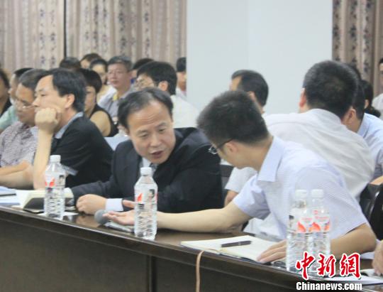 韓亞代表面對(duì)失事原因賠償?shù)榷鄦栴}一問三不知