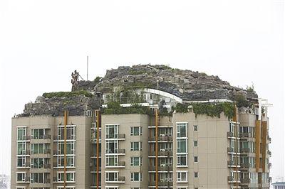 8月15日拍攝的北京人濟(jì)山莊“最牛違建”。新京報(bào)記者 浦峰攝