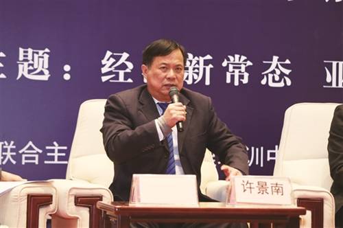 近日，“亞洲財富論壇第五屆年會”在北京國家會議中心舉行。匹克集團(tuán)董事長許景南受邀出席，圍繞“經(jīng)濟(jì)新常態(tài)、亞洲新機(jī)遇”這一主題同亞洲各領(lǐng)域的優(yōu)秀領(lǐng)導(dǎo)者們展開深度探討，并憑借在推動匹克品牌及市場國際化方面的卓越表現(xiàn)，獲得“亞洲國際化影響力人物”殊榮。