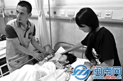 爸爸借來(lái)千斤頂救出車輪下的8歲小寒