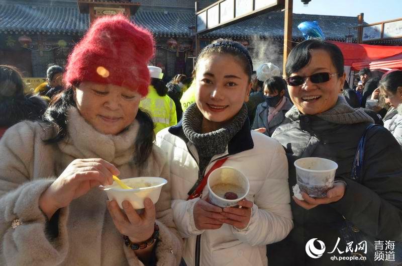 網(wǎng)絡(luò)媒體走轉(zhuǎn)改:古城萬人慶臘八 粥香暖心迎新年【4】