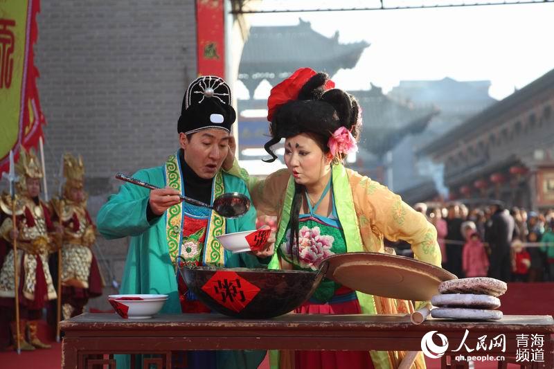 網(wǎng)絡(luò)媒體走轉(zhuǎn)改:古城萬人慶臘八 粥香暖心迎新年【16】