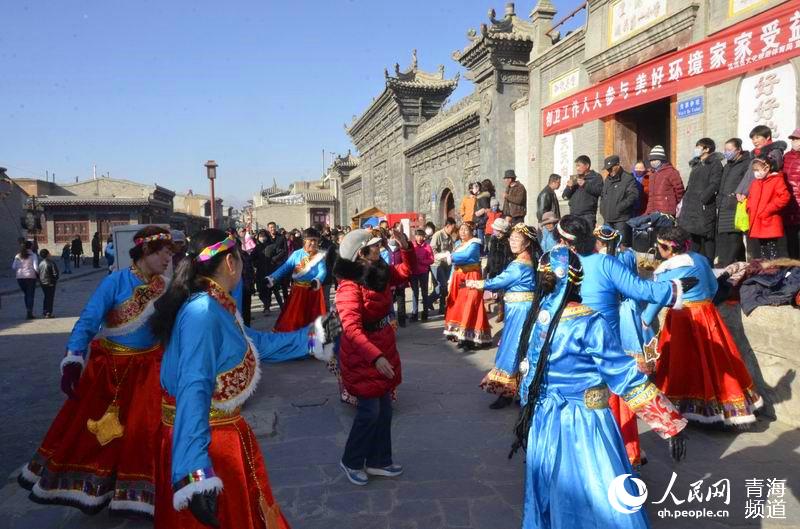 網(wǎng)絡(luò)媒體走轉(zhuǎn)改:古城萬人慶臘八 粥香暖心迎新年【18】