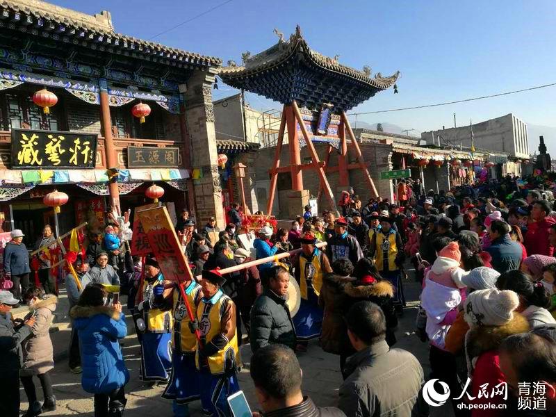 網(wǎng)絡(luò)媒體走轉(zhuǎn)改:古城萬人慶臘八 粥香暖心迎新年【20】