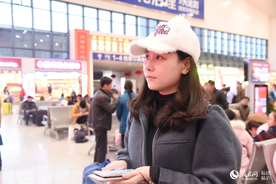 隨著檢票時(shí)間的臨近，離家的距離也越來(lái)越近了