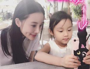 賈乃亮曬妻女美照溫馨有愛 不忘自嘲沒存在感