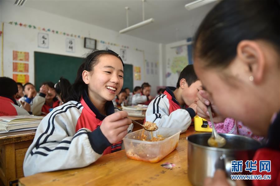 （新華全媒頭條·十九大特別報道·圖文互動）（5）為了全體人民對美好生活的追求——從黨的十九大看黨始終不渝的奮斗目標(biāo)