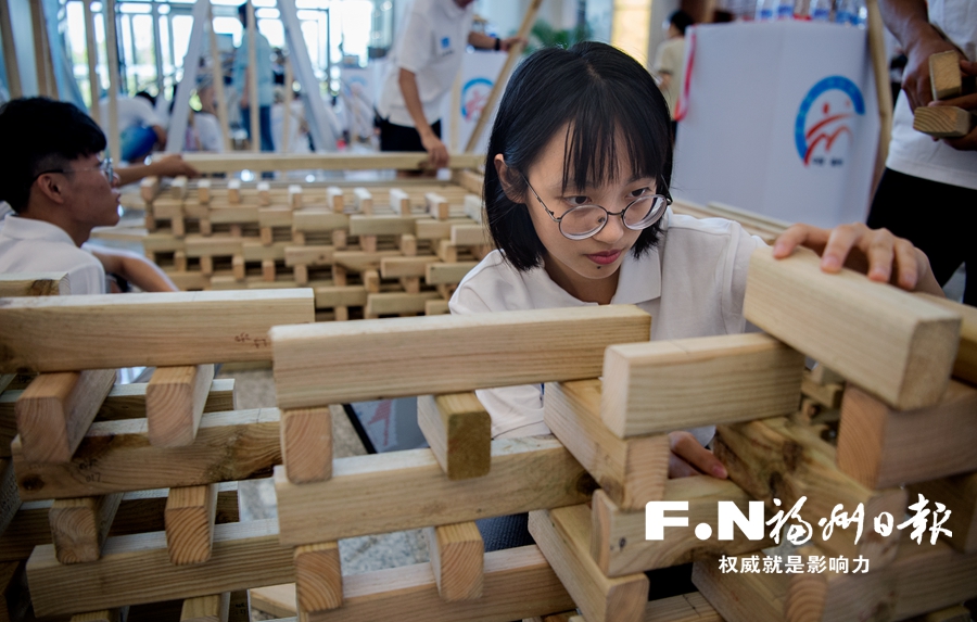 異彩紛呈海青節(jié) 兩岸青年齊點(diǎn)贊 異彩紛呈海青節(jié) 兩岸青年齊點(diǎn)贊