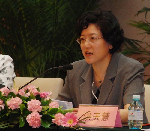 全國婦聯(lián)副主席、書記處書記洪天慧
