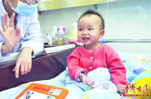 兩齡童獨守奶奶尸體7天追蹤:各項指標正常出院