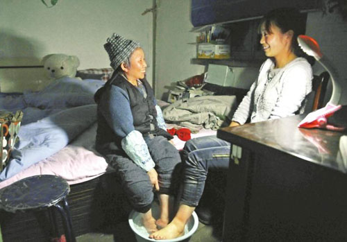 每天晚上，張學(xué)琴都要和媽媽一起泡腳，她說這是她一天里最開心的時刻。