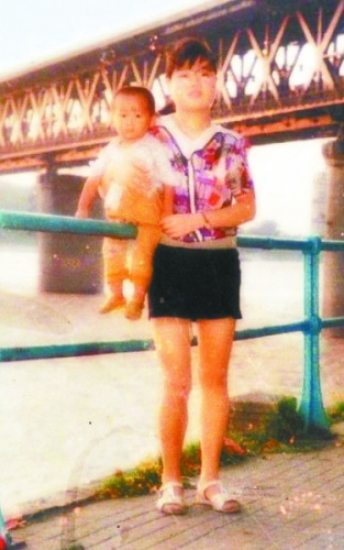 皮興娣母子照片。