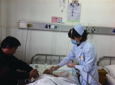 15歲女孩遇車禍昏迷27天后奇跡蘇醒(圖)