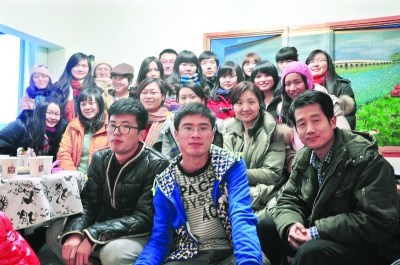 咖啡館股東合影?！懊赘瘛惫﹫D