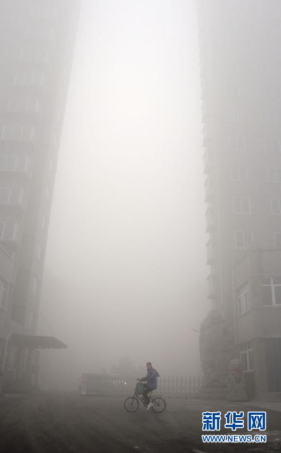 #（晚報）（3）我國多地大霧持續(xù) 中央氣象臺繼續(xù)發(fā)布大霧藍色預(yù)警