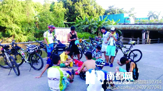 凌晨4時(shí)20分，他們從五邑大學(xué)出發(fā)。