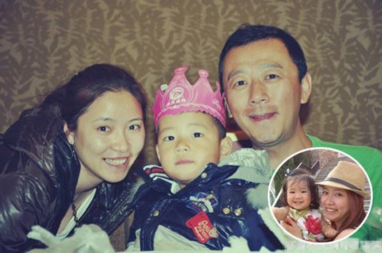 “爸爸”郭濤也帶著兒子火了一把，而小石頭哥哥也是憨厚可愛，在節(jié)目上無意中透露出家有親妹，但對此郭濤毫無遮掩，轉(zhuǎn)身就承認(rèn)了自己還有個(gè)小女兒，太太李燃在家做全職太太，照顧兩個(gè)孩子，想必是無應(yīng)對“超生”的煩惱。