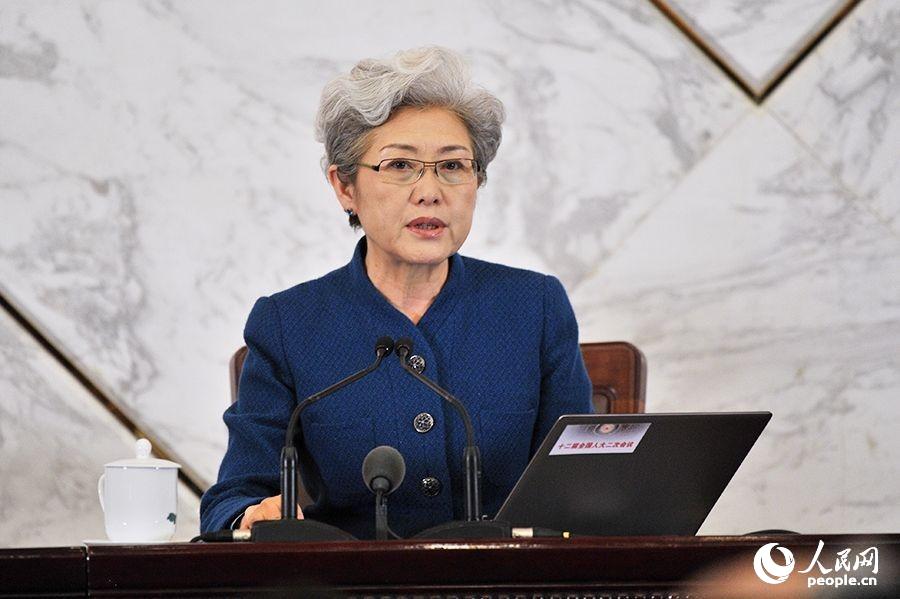 全國人大會議女發(fā)言人傅瑩。人民網(wǎng)記者 于凱 攝影