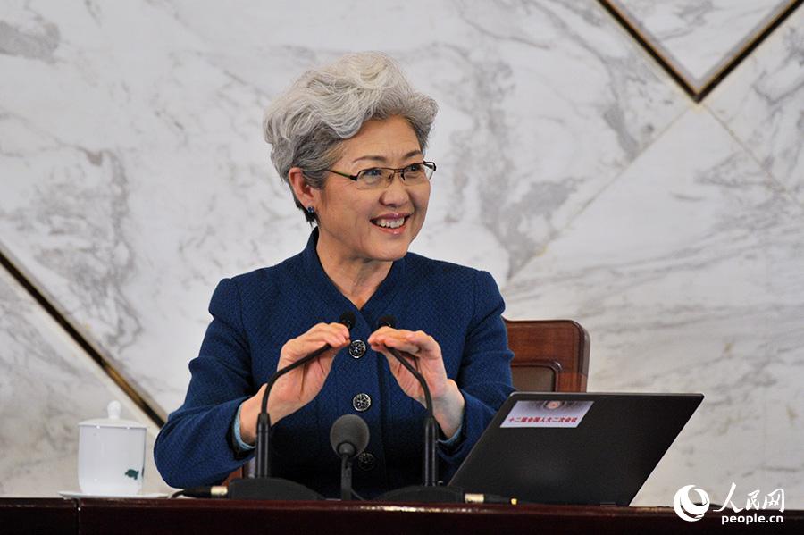 全國人大會議女發(fā)言人傅瑩。人民網(wǎng)記者 于凱 攝影