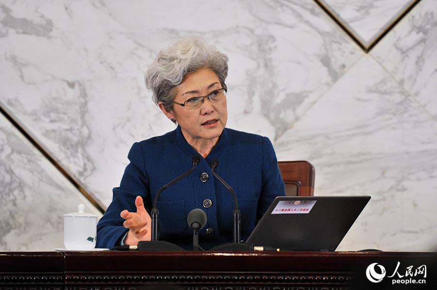 全國人大會議女發(fā)言人傅瑩。人民網(wǎng)記者 于凱 攝影