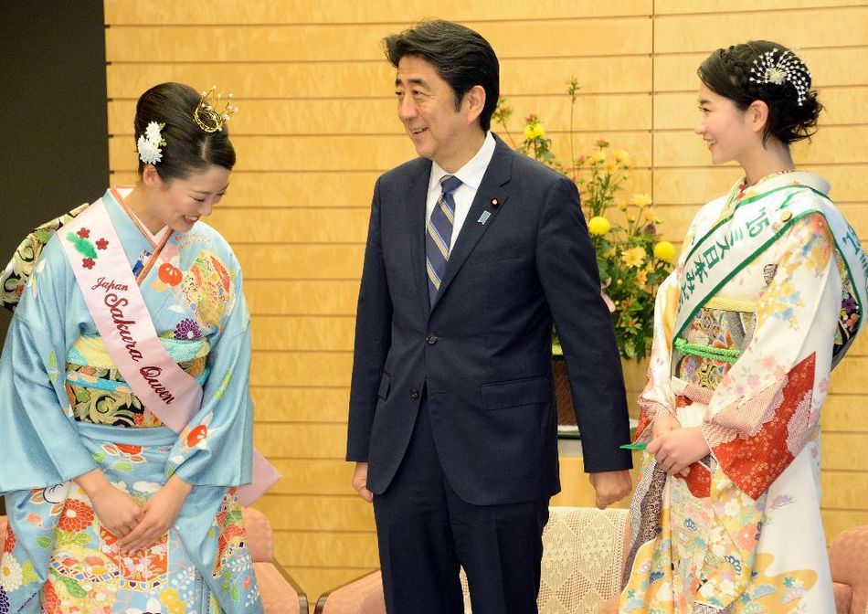 安倍接見日本櫻花女王、綠色女神