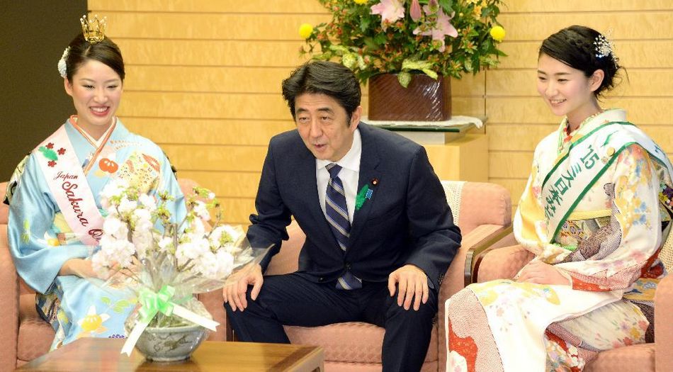 安倍接見日本櫻花女王、綠色女神