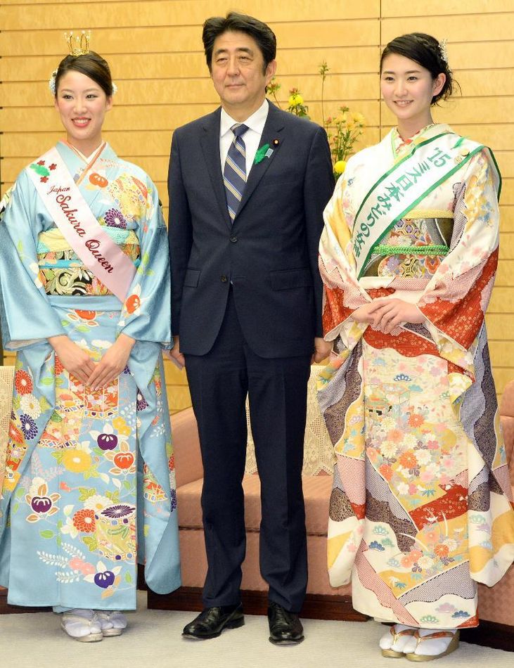 安倍接見日本櫻花女王、綠色女神