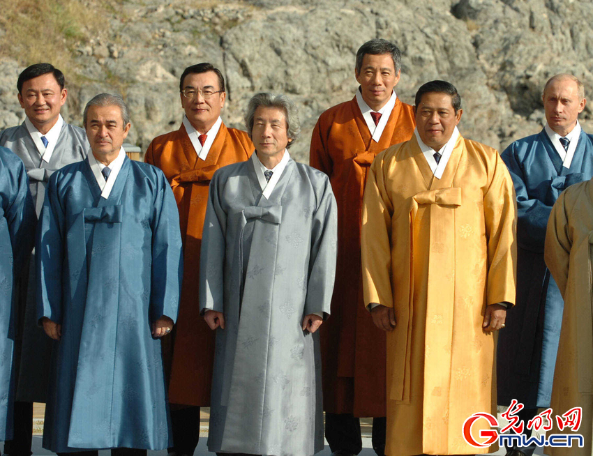 最炫民族風(fēng)！盤(pán)點(diǎn)歷年APEC峰會(huì)領(lǐng)導(dǎo)人特色服裝秀