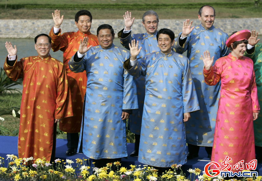 最炫民族風(fēng)！盤(pán)點(diǎn)歷年APEC峰會(huì)領(lǐng)導(dǎo)人特色服裝秀