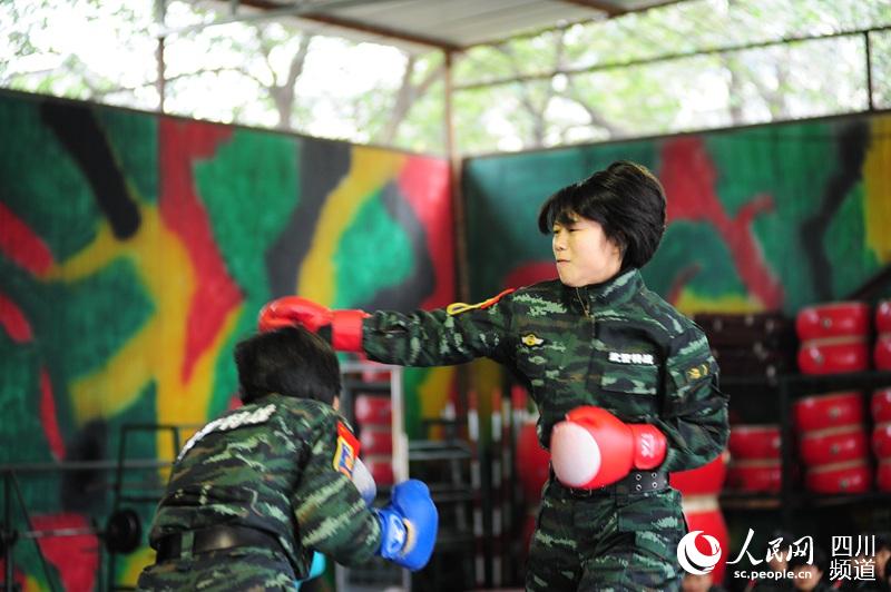 對抗賽，打出不一樣的風(fēng)采。（圖片由四川武警涼山支提供）