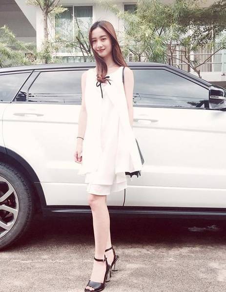 越南大學(xué)?；滩杳米呒t 高顏值似Anglebaby