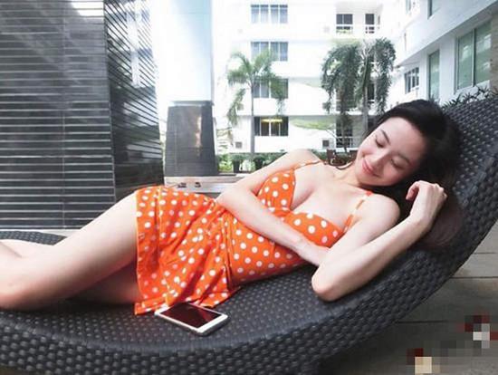 越南大學(xué)?;滩杳米呒t 高顏值似Anglebaby