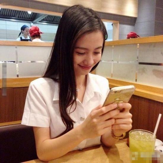 越南大學(xué)?;滩杳米呒t 高顏值似Anglebaby