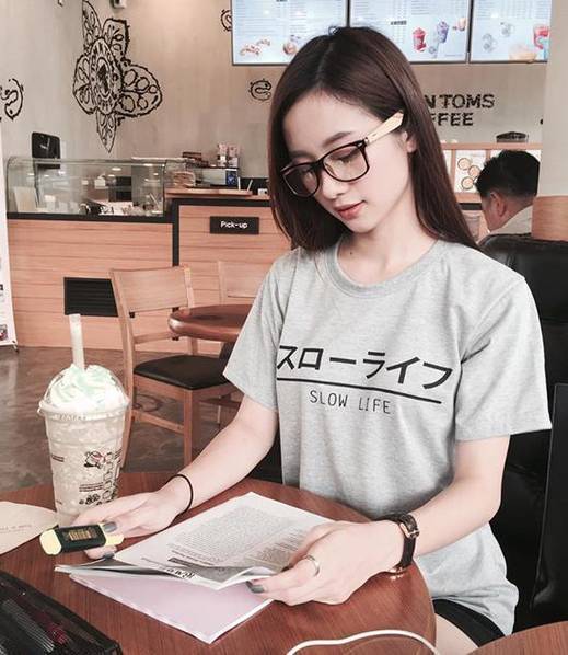 越南大學(xué)?;滩杳米呒t 高顏值似Anglebaby
