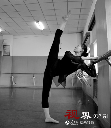 早功開始前，黃嘉慧已然熱身完畢，等待學(xué)弟學(xué)妹的到來。