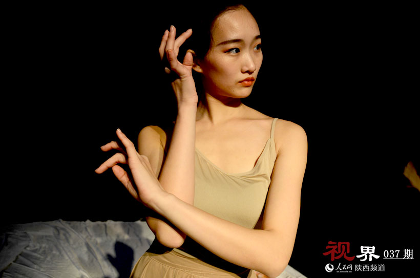 除了要有扎實(shí)的舞蹈基本功外，還需掌握理論知識，具有靈活的邏輯思維能力、敏銳的洞察力、超強(qiáng)的想象力、記憶力、模仿能力。