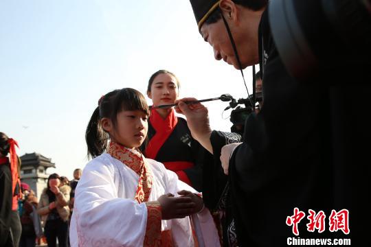 朱砂開(kāi)智。　張遠(yuǎn)　攝