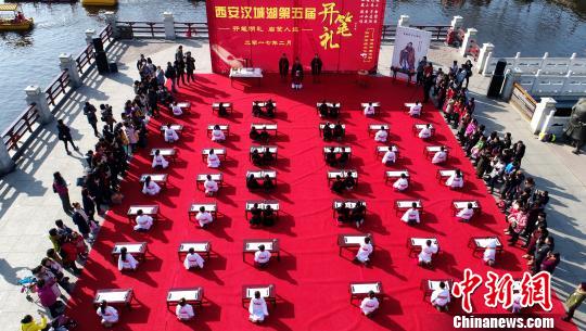 “開筆禮”現(xiàn)場。　張遠(yuǎn)　攝